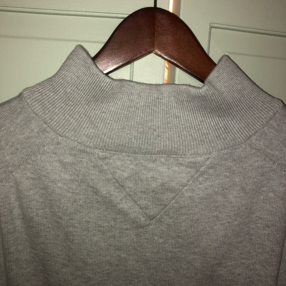 Large Tommy Hilfiger Gray Sweater - Picture 4 of 7